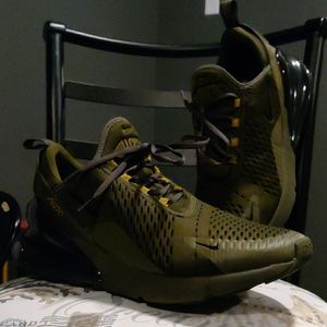 EUC NIKE AIRMAX 270 ARMY GREEN/GOLD